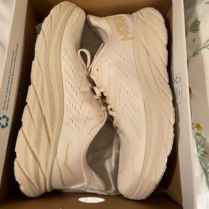 Hoka Clifton 8 Eggnog Women’s Size 9 New!